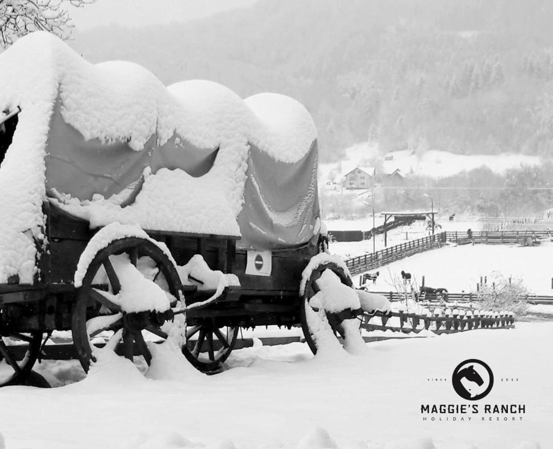 Maggie'S Ranch Hotel Risnov Exterior photo